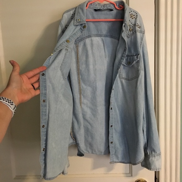 Denim shirt with gold studs on the collar - Picture 6 of 6